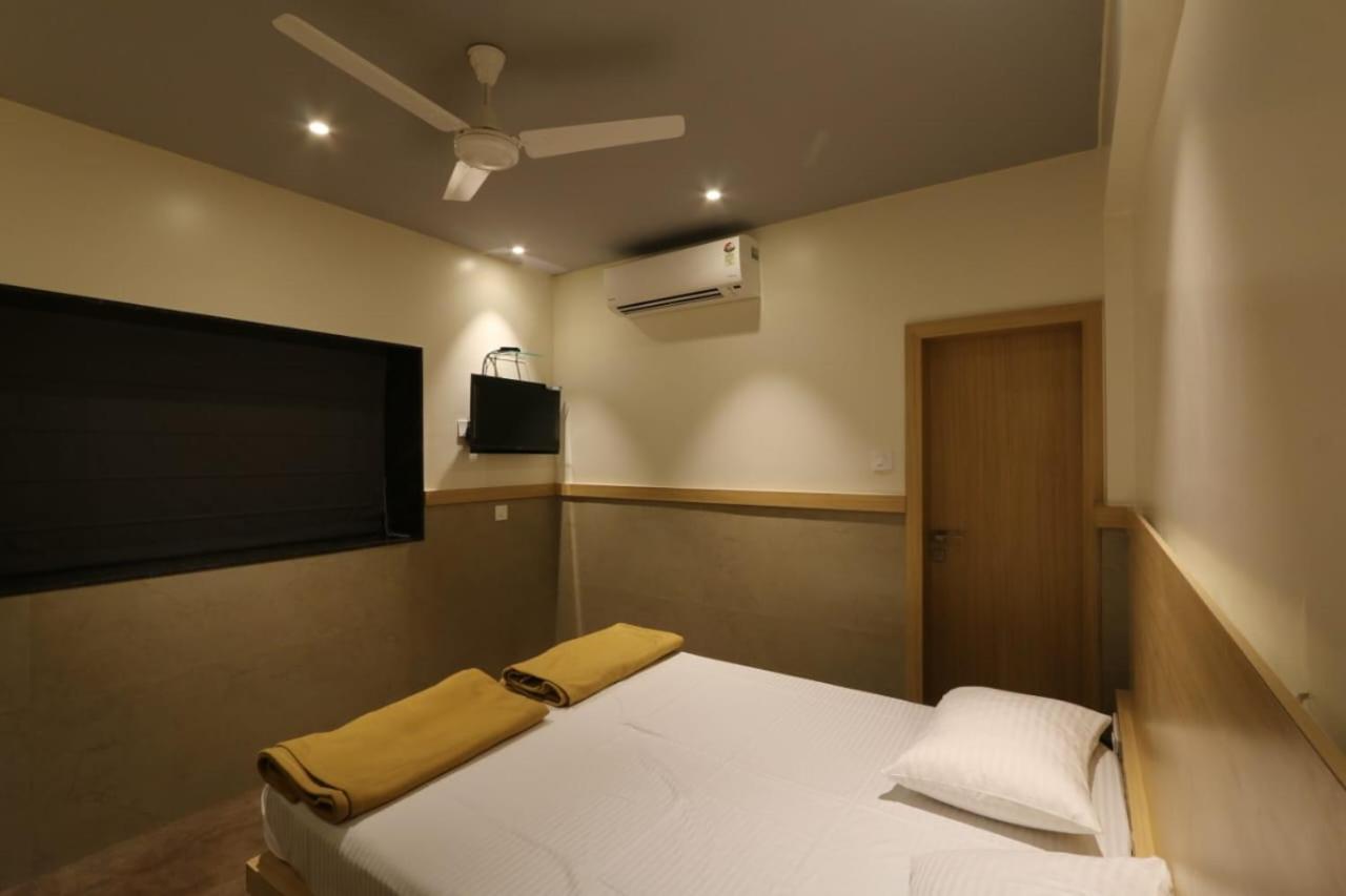 Avenue 10 Boutique Hotel ปูเน่ ภายนอก รูปภาพ
