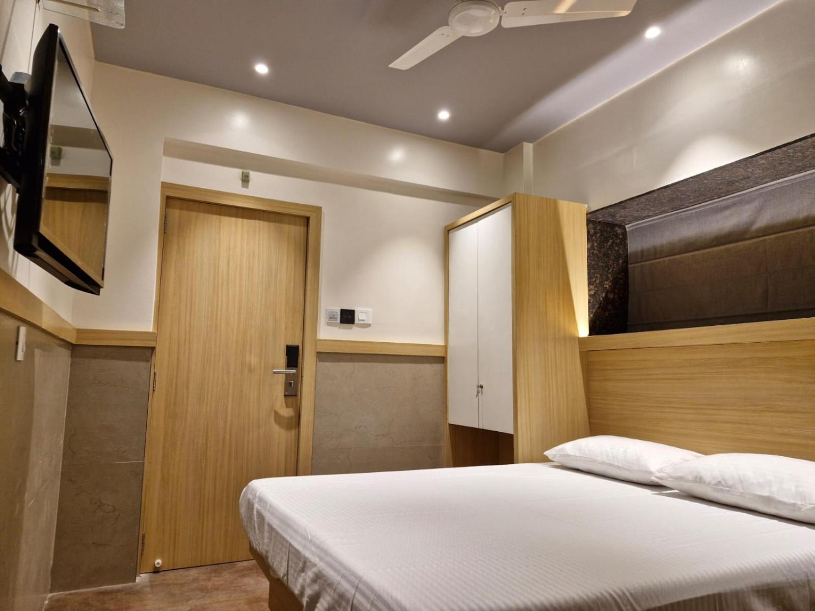 Avenue 10 Boutique Hotel ปูเน่ ภายนอก รูปภาพ