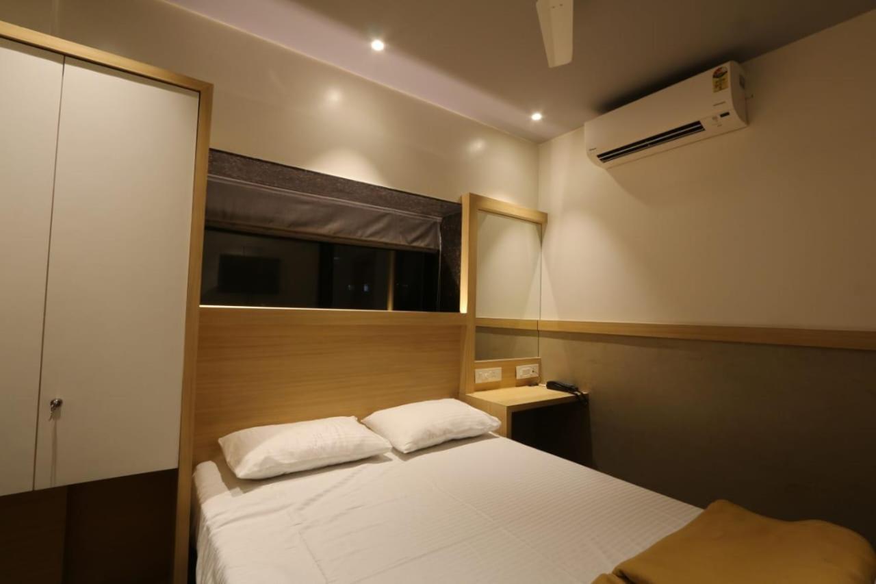 Avenue 10 Boutique Hotel ปูเน่ ภายนอก รูปภาพ